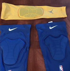 Small padded basketball sleeve set. Nike, Jordan.